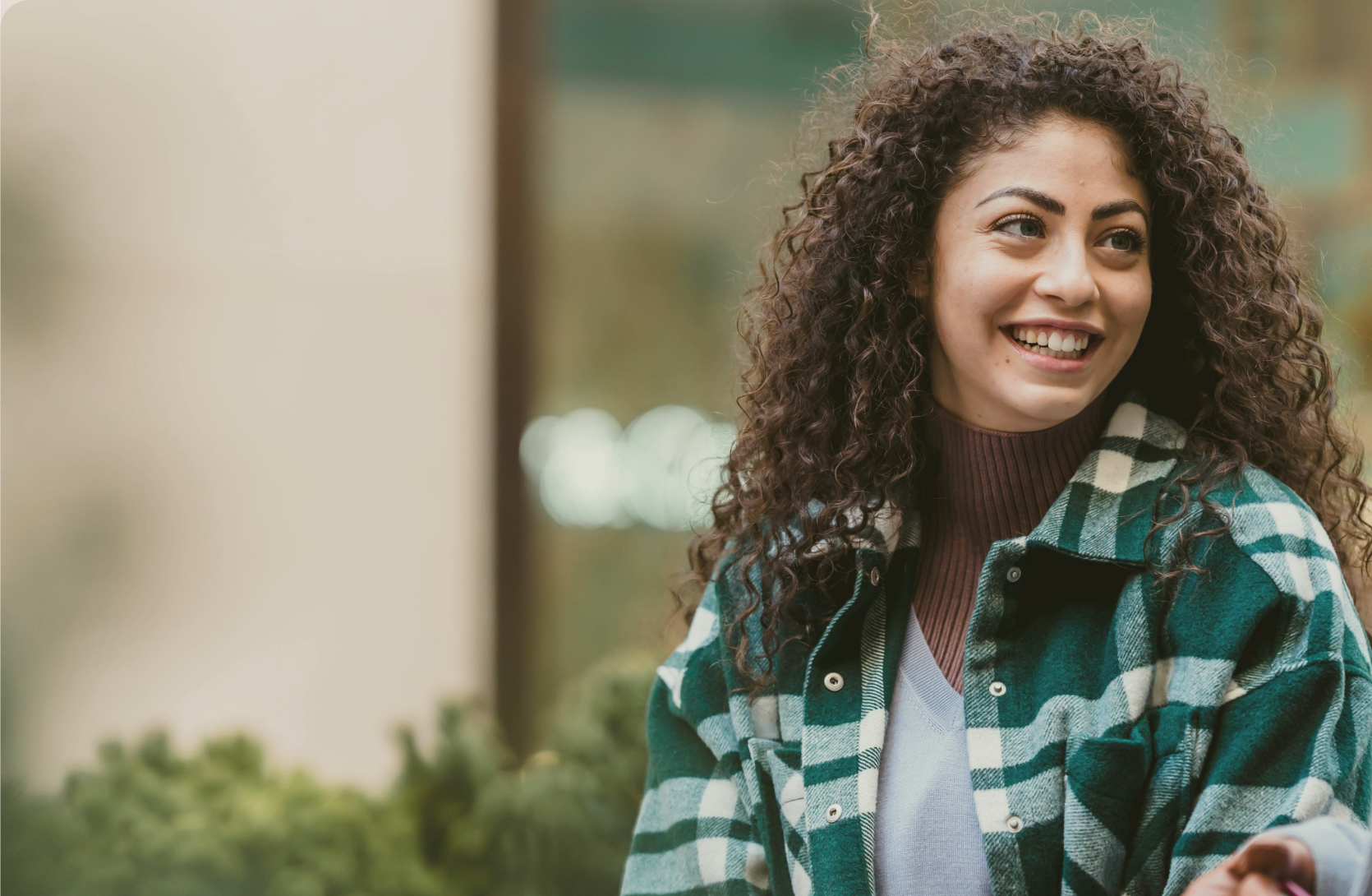 chica sonriendo, Cuentas y Tarjetas