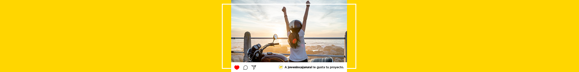 Préstamos Joven In - Mujer con moto levantando los brazos Préstamos Joven In - Mujer con moto levantando los brazos